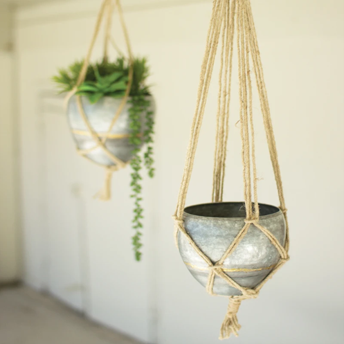 Hanging pots with jude rope